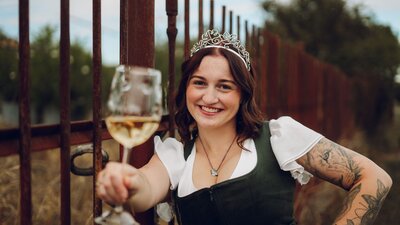 Bild vergr&ouml;&szlig;ern: Emmy I. ist die neue Landauer Weinprinzessin.