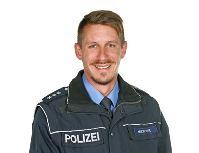 Bild vergr&ouml;&szlig;ern: Bezirksbeamter Bastian Mietzner ist regelm&auml;&szlig;ig zur B&uuml;rgersprechstunde im Landauer Mehrgenerationenhaus anzutreffen.