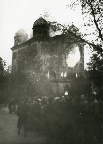 Bild vergr&ouml;&szlig;ern: In der Nacht vom 9. auf den 10. November 1938 brannte in Landau die Synagoge.