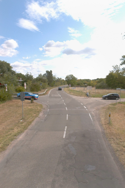 Bild vergr&ouml;&szlig;ern: Die Hornbachstra&szlig;e, die sich sowohl auf der Gemarkung der Stadt Landau als auch des Landkreises S&uuml;dliche Weinstra&szlig;e befindet, ist in einem schlechten Zustand und wird deshalb grundlegend saniert.