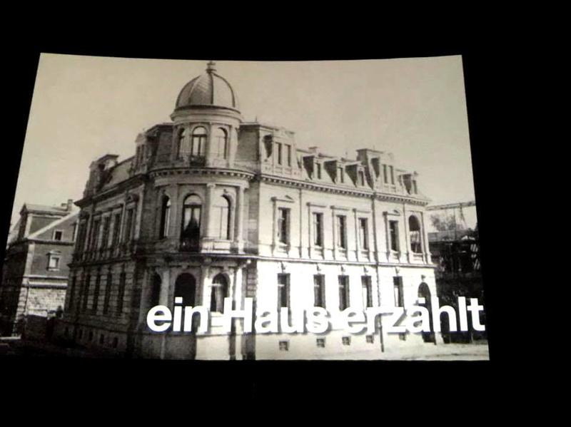 Das B&uuml;rgerhaus im Landauer S&uuml;dring 1 auf der gro&szlig;en Leinwand: Der Film &raquo;S&uuml;dring 1 - Ein Haus erz&auml;hlt&laquo; feierte jetzt Premiere im Universum-Kinocenter. 