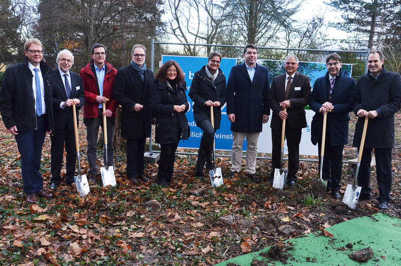 MdB Dr. Thomas Gebhart, Vorsteher Dr. G&uuml;nter Geisthardt, Architekt Andreas M&uuml;ller, MdL Wolfgang Schwarz, ehemalige Landr&auml;tin Theresia Riedmaier, Oberin Schwester Isabelle Wien, MdB Thomas Hitschler, Bethesda-Gesch&auml;ftsf&uuml;hrer Dieter Lang, Oberb&uuml;rgermeister 