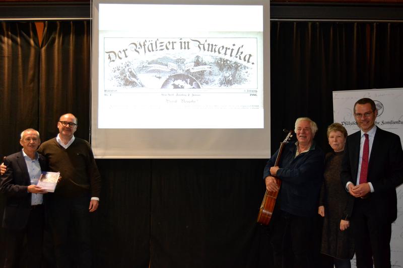 Gemeinsam bei der Lesung zum Thema &raquo;Pf&auml;lzer Auswanderer, Fl&uuml;chtlinge und Gl&uuml;cksritter in den USA&laquo; in der Landauer Stadtbibliothek: B&uuml;rgermeister und Kulturdezernent Dr. Maximilian Ingenthron (r.), Marita Hoffmann, Bernhard Kukatzki (2.v.l.), Roland Paul (