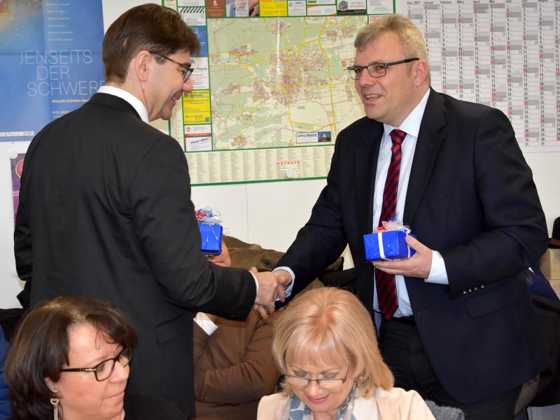 Interkommunaler Austausch: Landaus Oberb&uuml;rgermeister Thomas Hirsch (l.) und Limburgs B&uuml;rgermeister Dr. Marius Hahn.