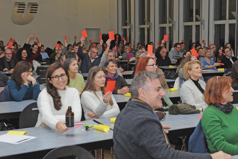 Beim Rhetorik-Slam entscheidet, genau wie beim &raquo;traditionellen&laquo; Poetry-Slam, das Publikum, wer als Siegerin bzw. Sieger aus dem Abend hervorgeht. 