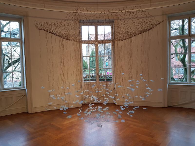 Wundersch&ouml;n: Das Kunstwerk &raquo;Baldachin&laquo; von Monika Schmid ist Teil der Ausstellung &raquo;R&auml;ume der Anderen I&laquo;, die noch bis zum 11. M&auml;rz in der St&auml;dtischen Galerie Villa Streccius zu sehen ist. 