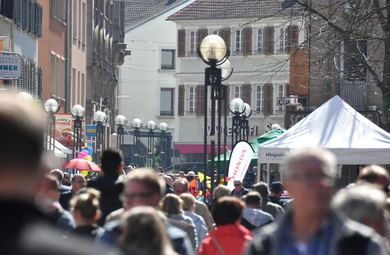 Auch im vergangenen Jahr fand zum Deutsch-Franz&ouml;sischen Bauernmarkt und zum Fr&uuml;hlingsfest der Aktiven Unternehmer (AKU) ein Verkaufsoffener Sonntag in der Landauer Innenstadt statt. 