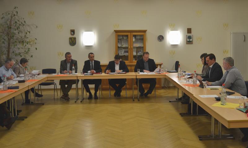 Zweimal im Jahr trifft sich die Landauer Stadtspitze um Oberb&uuml;rgermeister Thomas Hirsch mit den Ortsvorstehern aller acht Stadtd&ouml;rfer, um aktuelle Themen zu besprechen. Die j&uuml;ngste Zusammenkunft fand in Nu&szlig;dorf statt. 