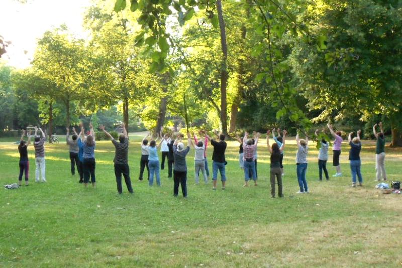 Im Rahmen der Frauenwochen &raquo;Brot&Rosen&laquo; findet am Sonntag, 22. April, ein Qigong -Schnupperworkshop im Landauer Goethepark statt. 