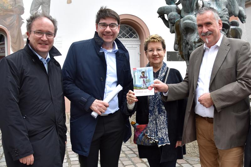 Freuen sich &uuml;ber den regen Austausch zwischen Landau und Hagenau: Hagenaus B&uuml;rgermeister Claude Sturni, Landaus Oberb&uuml;rgermeister Thomas Hirsch, Hagenaus Beigeordnete Simone Luxembourg und Landaus Beigeordneter Rudi Klemm (v.l.n.r.).