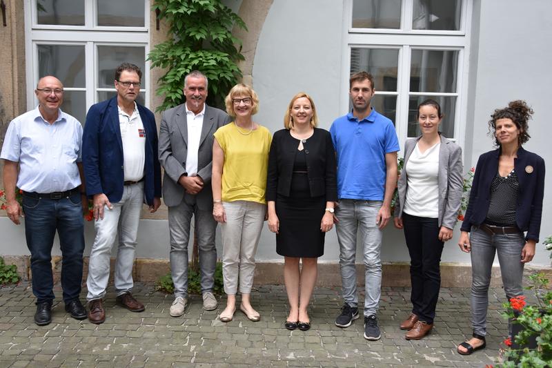 Machen sich gemeinsam auf den Weg zu einem Klimaanpassungskonzept f&uuml;r die Stadt Landau: Dr. Rainer R&ouml;ckle, Gesch&auml;ftsf&uuml;hrer des Fachb&uuml;ros &raquo;iMA&laquo;, Markus Abel, Leiter des st&auml;dtischen Umweltamts, Beigeordneter und Umweltdezernent Rudi Klemm, Edith Sch&uuml;tze, Ge