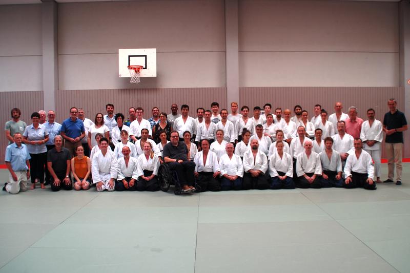 20 Jahre Aikido Dojo: Der Landauer Kampfkunstverein feierte in diesem Jahr mit einem internationalen Sommercamp und vielen G&auml;sten, darunter auch B&uuml;rgermeister und Sportdezernent Dr. Maximilian Ingenthron (r.), sein 20-j&auml;hriges Bestehen. 