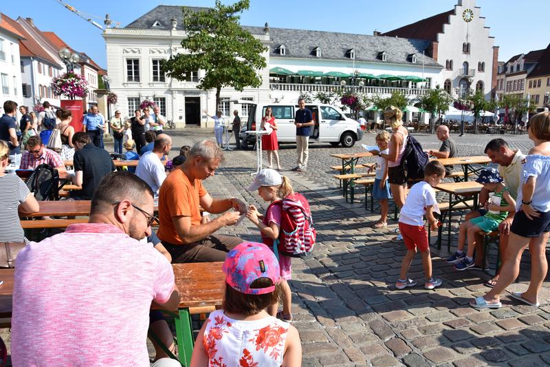 Traditionell am Freitag vor dem Schulanfang organisiert die Stadt Landau gemeinsam mit zahlreichen Partnern die Aktion &raquo;Sicherer Schulweg&laquo;. B&uuml;rgermeister Dr. Maximilian Ingenthron er&ouml;ffnete die Veranstaltung.