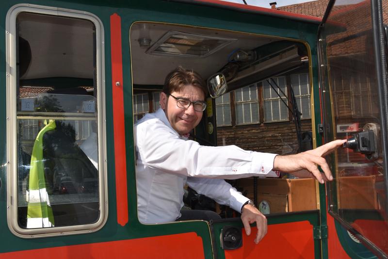 Einsteigen, bitte: Am Donnerstag, 4. Oktober, l&auml;dt Landaus OB Thomas Hirsch zur n&auml;chsten &raquo;Rollenden B&uuml;rgerinfo&laquo;. Die Fahrt mit dem Schoppenb&auml;hnel ist bereits ausgebucht. 