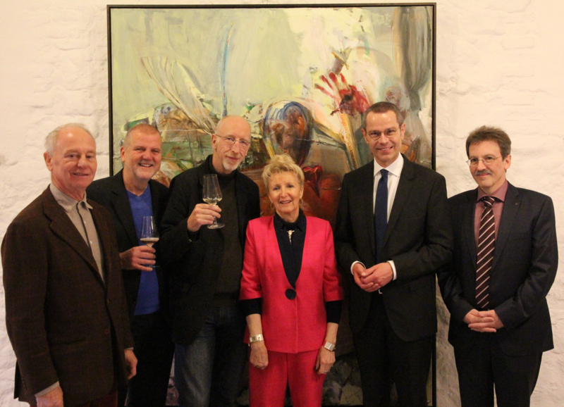 Gemeinsam bei der Vernissage zur Ausstellung &raquo;Johannes Heisig ... und das Zentrum ist der Mensch&laquo; in der Galerie Z: Galerist Peter Femfert, Justizminister a.D. Jochen Hartloff, K&uuml;nstler Johannes Heisig, Galeristin Ursula Zoller, B&uuml;rgermeister und Kulturde