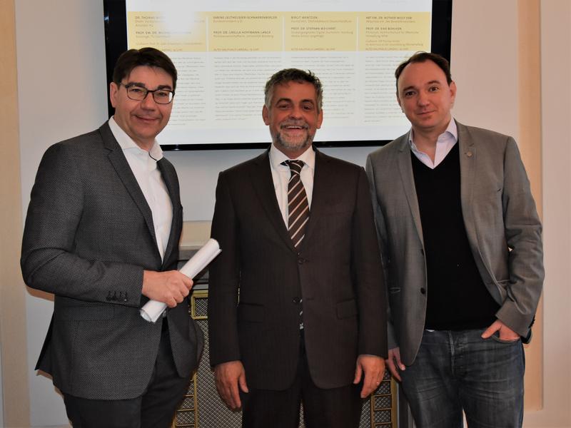Gemeinsame Veranstalter der Landauer Akademiegespr&auml;che: Oberb&uuml;rgermeister Thomas Hirsch, Dr. Christoph Picker, Direktor der Evangelischen Akademie der Pfalz, und Dr. Timo Werner, Gesch&auml;ftsf&uuml;hrer des Frank-Loeb-Instituts (v.l.n.r.).  