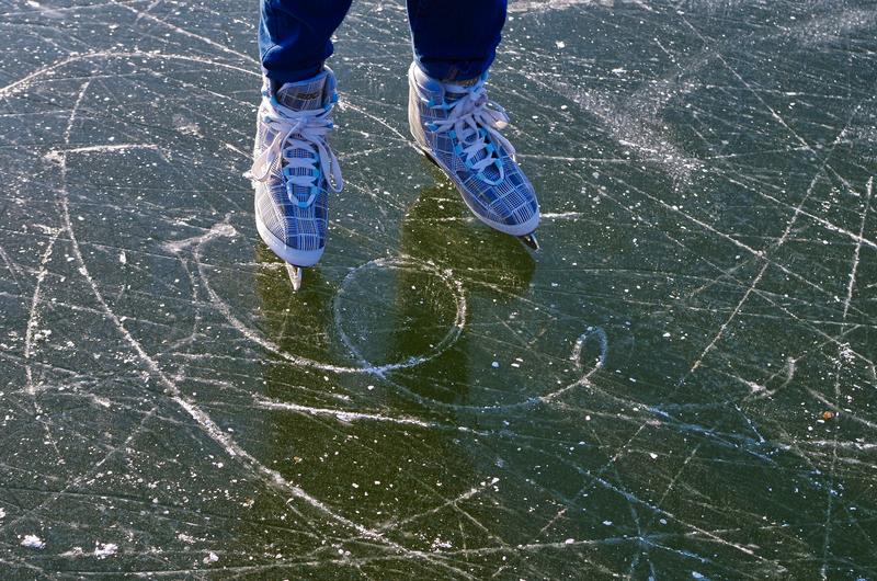 Eislaufen - und Betreten &uuml;berhaupt - verboten: Das gilt f&uuml;r den Ostparkweiher und den Wassergarten im S&uuml;dpark der Stadt Landau. 