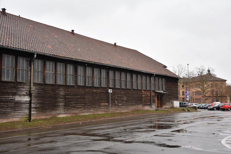 Die Stadtverwaltung Landau hat in den zur&uuml;ckliegenden Wochen eine m&ouml;gliche universit&auml;re Nutzung des Areals der heutigen S&uuml;WeGa-Halle auf dem Alten Messplatz gepr&uuml;ft. 