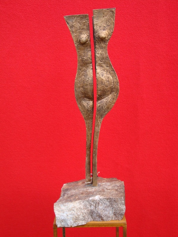 Den Auftakt der Frauenwochen &raquo;Brot und Rosen&laquo; in der Stadt Landau und im Landkreis S&uuml;dliche Weinstra&szlig;e bildet die Vernissage zur Ausstellung &raquo;beziehungsweise&laquo; mit Bronzeplastiken von Birgit L&ouml;wer. 