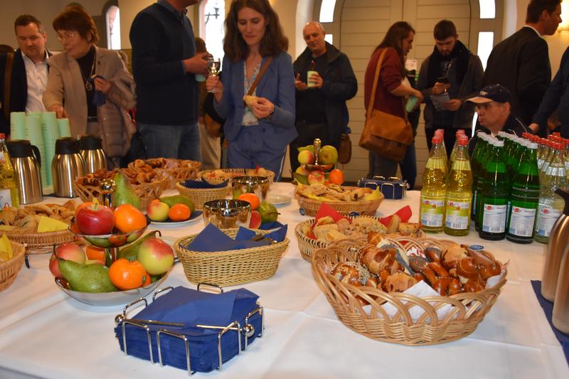 Bei einem sp&auml;ten Fr&uuml;hst&uuml;ck waren die B&uuml;rgerinnen und B&uuml;rgern anschlie&szlig;end zu gemeinsamen, offenen Marktgespr&auml;chen eingeladen.