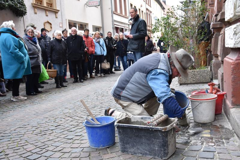 Zum 13. Mal verlegte K&uuml;nstler Gunter Demnig jetzt Stolpersteine in der Landauer Innenstadt. 
