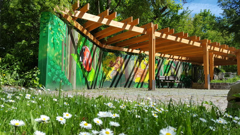 Wo sich Eichh&ouml;rnchen, Fuchs und Eule treffen: Im S&uuml;dwestpark wurde jetzt das neue Graffiti an der Pergola fertiggestellt.