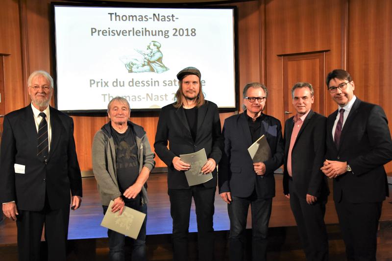Wichtiges Ereignis in der j&uuml;ngsten Geschichte des Thomas-Nast-Vereins: Die Verleihung des Thomas-Nast-Preises mit dem Vereinsvorsitzenden Hubert Lehmann, den Preistr&auml;gern Phil Umdenstock, Frank Hoppmann und Burkhard Fritsche,  Gastredner Prof. Dr. Frank &Uuml;