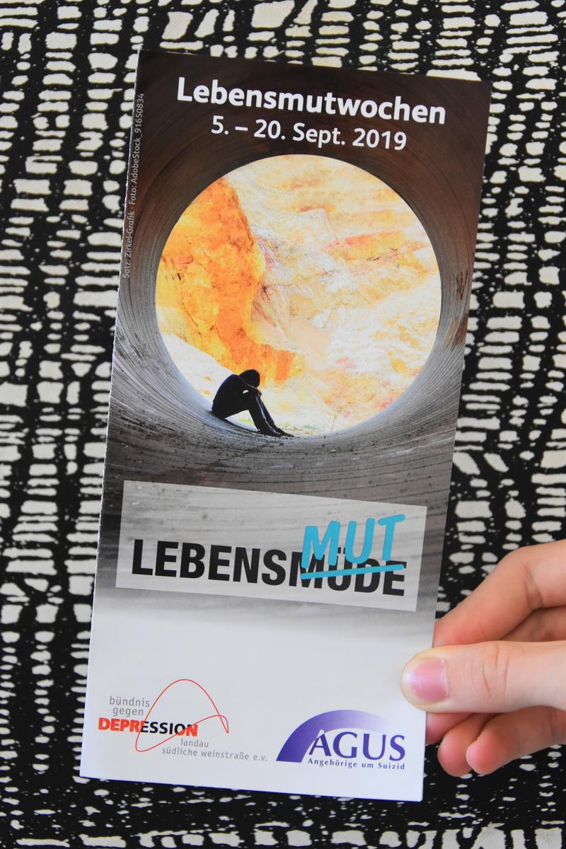 Vom 5. bis zum 20. September finden in der Stadt Landau die &raquo;Lebensmutwochen&laquo; rund um die Ausstellung &raquo;Suizid - Keine Trauer wie jede andere&laquo; statt. 