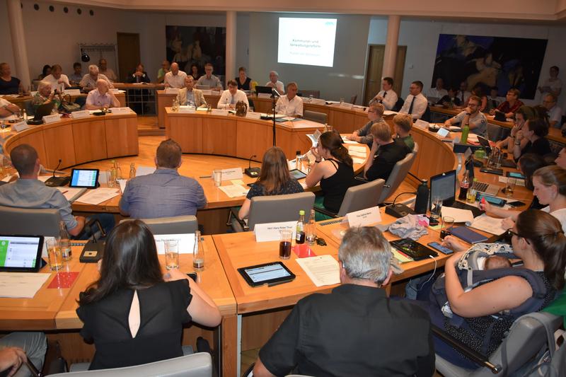 Im Landauer Stadtrat informierten die beiden Gesch&auml;ftsf&uuml;hrenden Direktoren des St&auml;dtetags, Michael M&auml;tzig und Fabian Kirsch, jetzt &uuml;ber die geplante Kommunal- und Verwaltungsreform und deren m&ouml;gliche Folgen. 