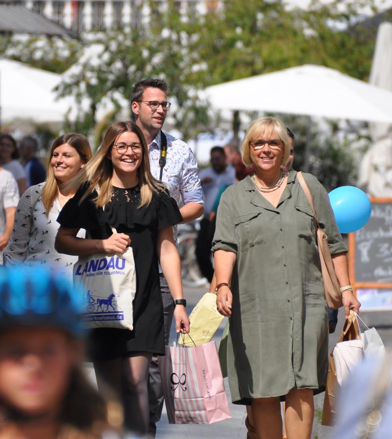 #immerwaslosinld: Am Wochenende vom 13. bis zum 15. September laden in der attraktiven Landauer Innenstadt zahlreiche Gesch&auml;fte, Caf&eacute;s und Restaurants, aber auch diverse Veranstaltungen zum Bummeln, Genie&szlig;en und Verweilen ein.