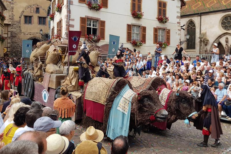 Der Pfeiffertag in Ribeauvill&eacute; - ein Fest der Farben und der Fantasie. 