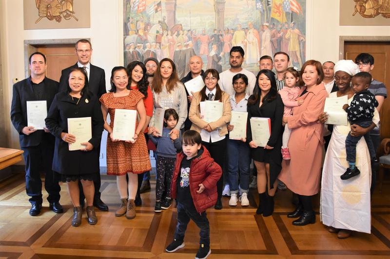 18 Menschen aus 15 Nationen wurden jetzt im Rahmen einer feierlichen Einb&uuml;rgerungsveranstaltung im Landauer Rathaus eingeb&uuml;rgert.