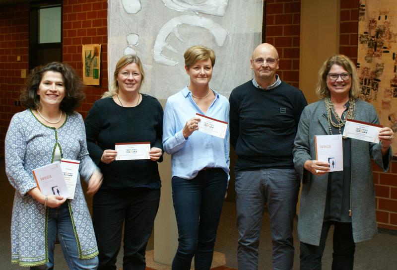 Die Koordinierungsgruppe von STOPP organisiert die Jubil&auml;umsveranstaltung (v.l.n.r.): Barbara Dees, Gleichstellungsbeauftragte des Landkreises S&Uuml;W, Silke Ewig, Interventionszentrum Landau, Sabine Anthofer, Kriminalpolizei Landau, Roland Hertel, Staatsanwa
