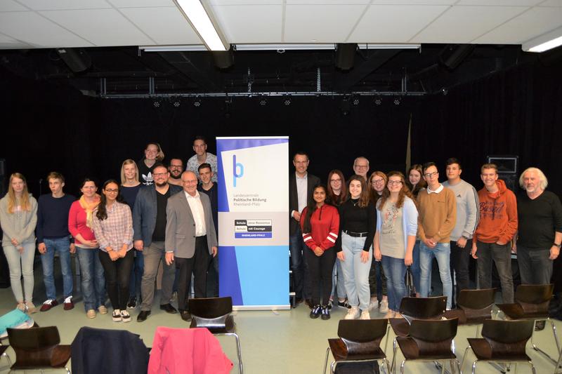 Sch&uuml;lerinnen und Sch&uuml;ler der Integrierten Gesamtschule in Landau und aus dem Landkreis Germersheim haben beim Regionaltreffen von &raquo;Schulen ohne Rassismus - Schulen mit Courage&laquo; teilgenommen.