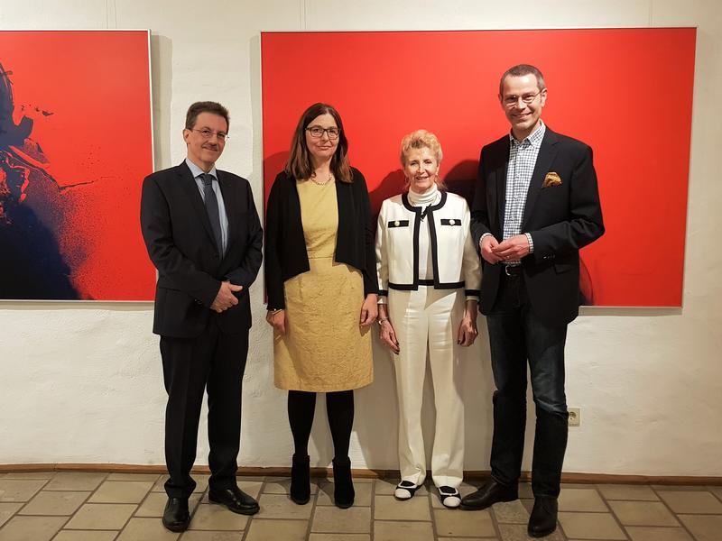 Gemeinsam bei der Vernissage in der Landauer Galerie Z: Galerist Peter B&uuml;chner, Prof. Dr. Francesca Vidal, Galeristin Ursula Zoller und B&uuml;rgermeister Dr. Maximilian Ingenthron.