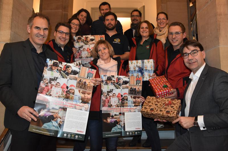 OB Hirsch und Landrat Seefeldt empfingen die s&uuml;dpf&auml;lzischen R&uuml;ckkehrerinnen und R&uuml;ckkehrer des Weihnachtsp&auml;ckchenkonvois jetzt im Landauer Rathaus.