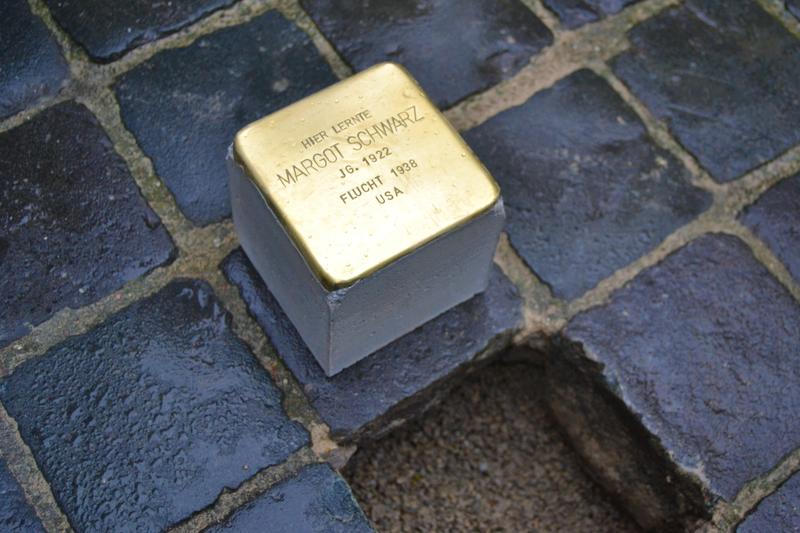 Im Jahr 2017 wurden die ersten Stolpersteine f&uuml;r ehemalige Sch&uuml;lerinnen der Landauer Maria-Ward-Schule verlegt - im Februar dieses Jahres sollen weitere &raquo;Mahnmale von unten&laquo; folgen. 