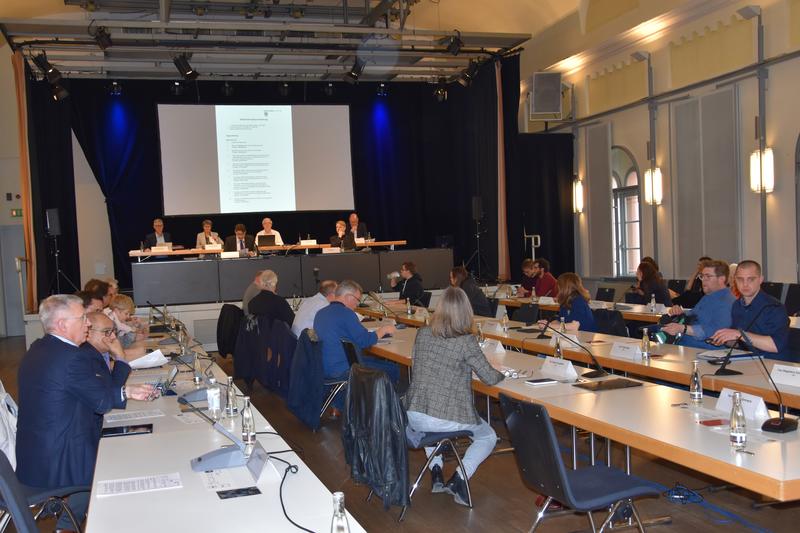 Ausweichquartier: Schon der Stadtrat tagte in seiner j&uuml;ngsten Sitzung im Alten Kaufhaus statt im Ratssaal des Rathauses - der Hauptausschuss wird es ihm am Dienstag, 24. M&auml;rz, gleichtun. 