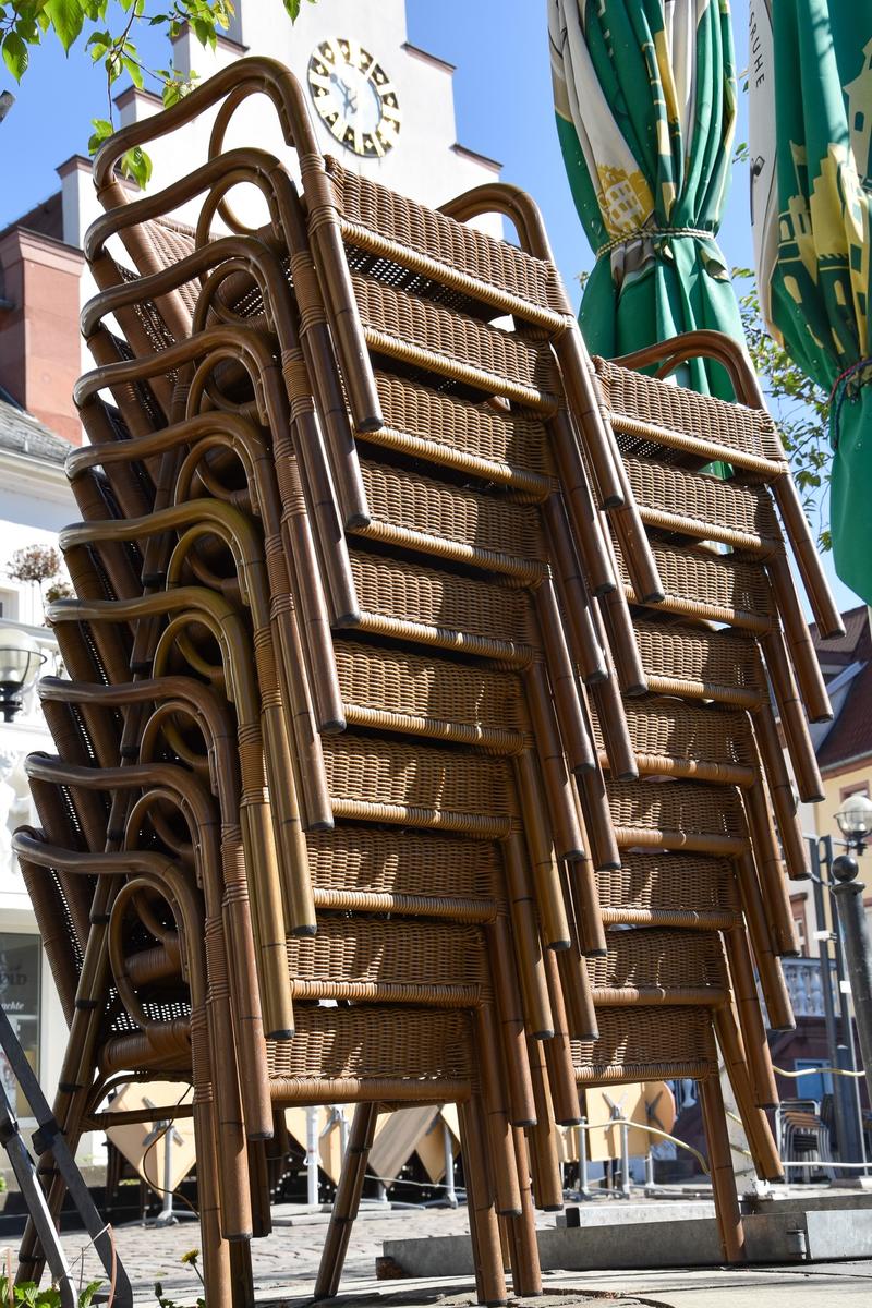 Noch macht die Gastronomie auf dem Landauer Rathausplatz Zwangspause.