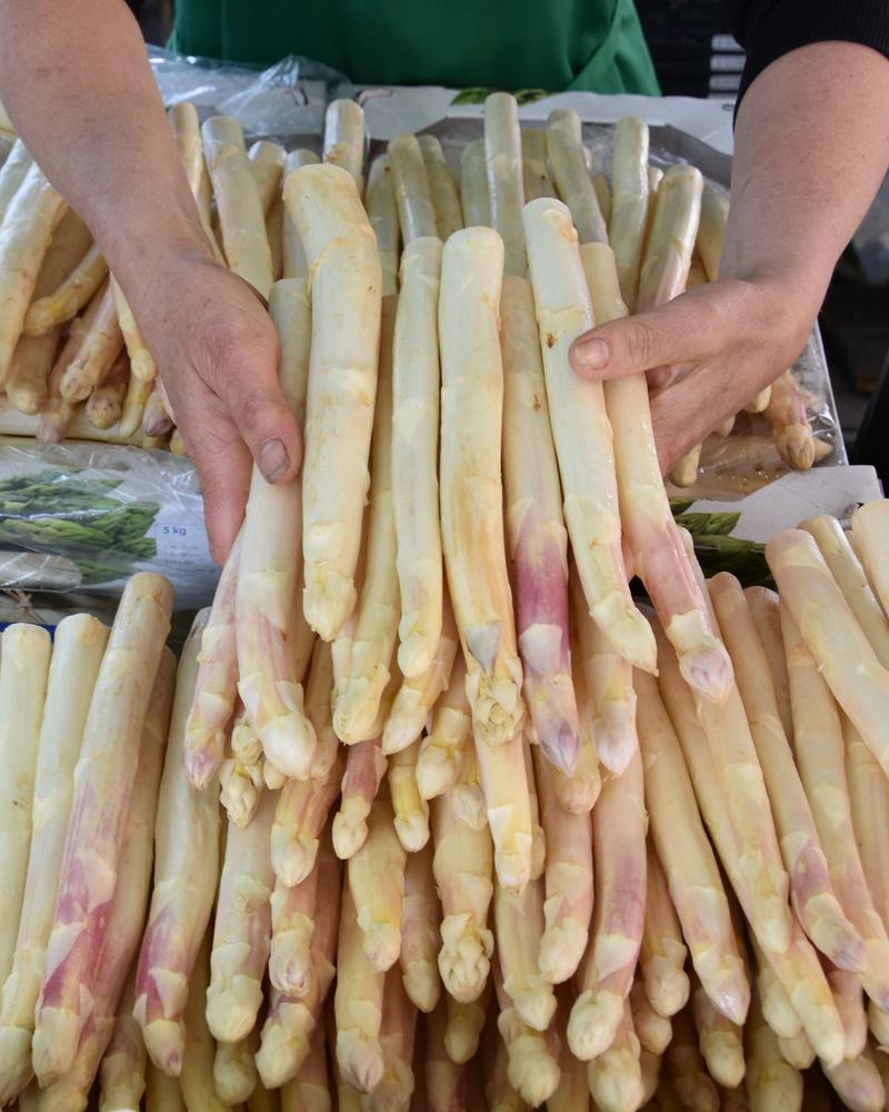 Frische und regionale Lebensmittel gibt's auf dem Landauer Wochenmarkt! 