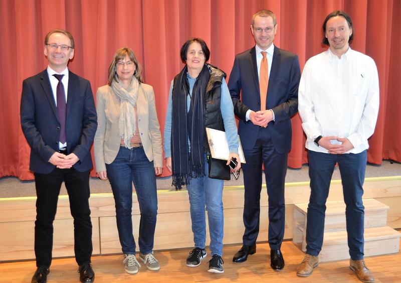 Gemeinschaftsprojekt: Stadt, Protestantischer Kirchenbezirk und Chawwerusch-Theater bringen gemeinsam das Stationentheater &raquo;Der kleine Luther&laquo; auf den Weg. Am Auftakttreffen nahmen (v.l.n.r.) Dekan Volker Janke, die Leiterin der st&auml;dtischen Kulturabteilun