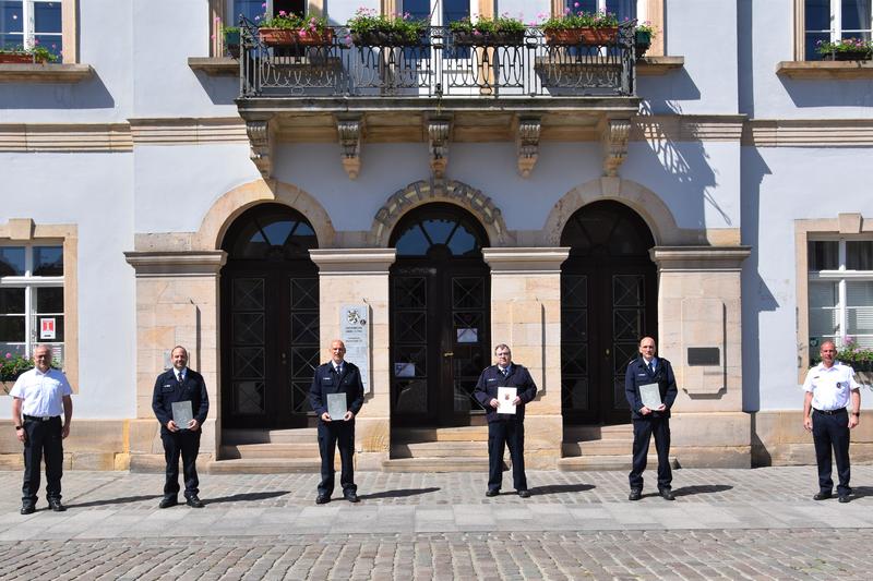 Der stellvertretende Stadtfeuerwehrinspekteur Michael Bumb, der neue stellvertretende Einheitsf&uuml;hrer der Einheit Landau-Stadt Steffen Diehl, der neue Einheitsf&uuml;hrer Thomas Pfaff, der scheidende Einheitsf&uuml;hrer Thomas Stamer, der &raquo;neue und alte&laquo; stellvertre