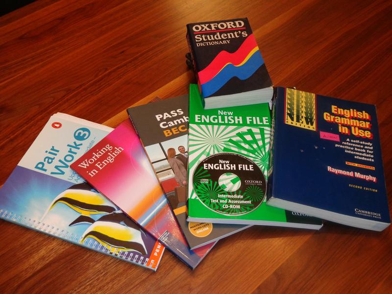Schulb&uuml;cher k&ouml;nnen im 1. OG der Maximilianstra&szlig;e 7 zur&uuml;ckgegeben werden.