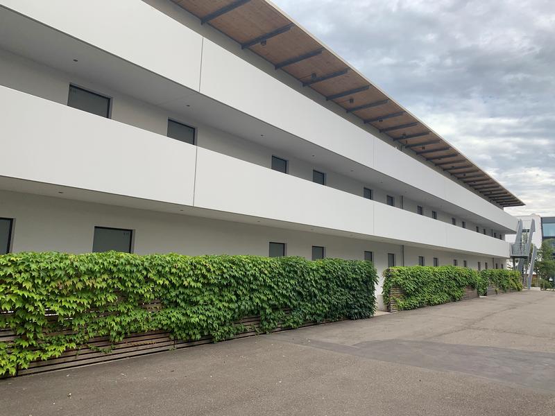 Das Studierendenwerk Vorderpfalz betreibt mehrere Studierendenwohnheime in Landau, u.a. in der Charles-de-Gaulle-Stra&szlig;e. 