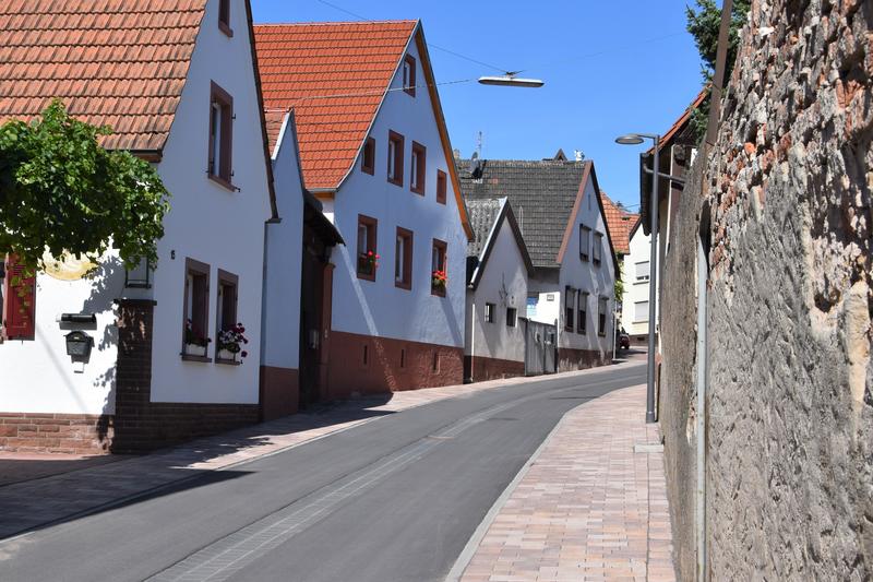 Die Baustelle Arzheimer Hauptstra&szlig;e geht so gut voran, dass sie wohl sogar fr&uuml;her fertig wird als geplant. 