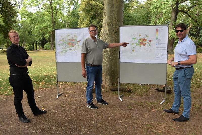 Stellten die Ergebnisse des Klimaanpassungskonzepts der Stadt Landau vor: Umweltdezernent Lukas Hartmann, Markus Abel, zust&auml;ndiger Landschaftsplaner beim st&auml;dtischen Umweltamt, und OB Thomas Hirsch (v.l.n.r.). 