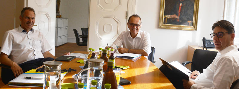 Die Landr&auml;te Fritz Brechtel (Germersheim) und Dietmar Seefeldt (S&uuml;dliche Weinstra&szlig;e) sowie Oberb&uuml;rgermeister Thomas Hirsch (Landau) setzen sich f&uuml;r eine bessere Sch&uuml;lerbef&ouml;rderung in der S&uuml;dpfalz ein.