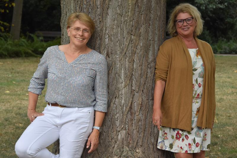 Nachhaltig und gesund leben: Darum geht es in der neuen gemeinsamen Reihe der Volkshochschule und der st&auml;dtischen Gleichstellungsstelle. Sigrid Gensheimer, Leiterin der Landauer Volkshochschule, (links) und Evi Julier, Gleichstellungsbeauftragte der Stadt