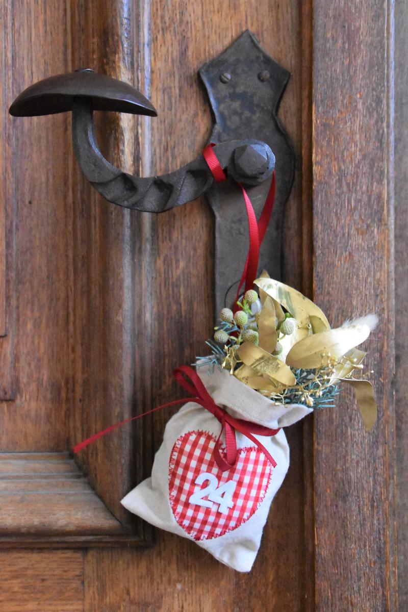 Was ist wohl hinter diesem T&uuml;rchen? Bei der Adventst&uuml;rchen-Aktion gestaltet vom 1. bis zum 24. Dezember jeden Tag ein Verein, eine Einrichtung, ein Gesch&auml;ft oder eine Privatperson eine kleine Aktion f&uuml;r die B&uuml;rgerinnen und B&uuml;rger. 