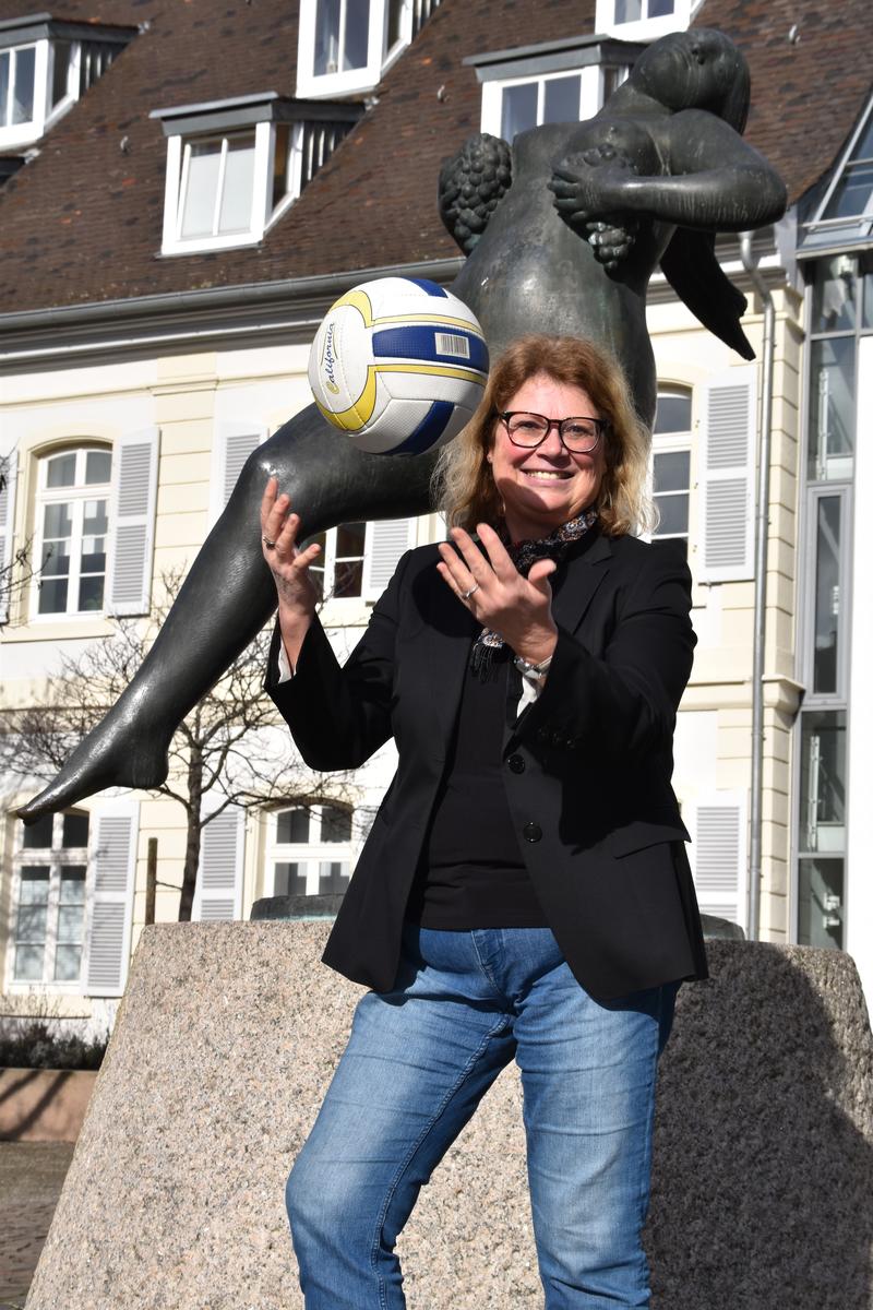 Landaus Gleichstellungsbeauftragte Evi Julier bleibt mit ihrer Veranstaltungsreihe &raquo;Landauer FrauenZimmer&laquo; auch w&auml;hrend der Corona-Krise am Ball. 